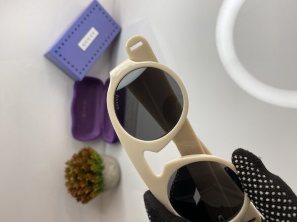 Gucci_0256_cream_black