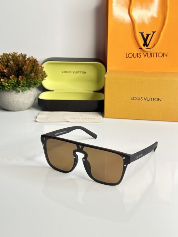 Louis_Vuitton_1822_Brown