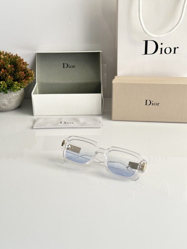 Dior_22016_water_blue - Image 2