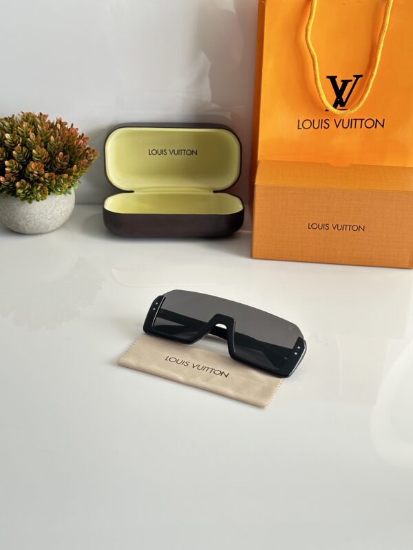 Louis_Vuitton_8541_Black