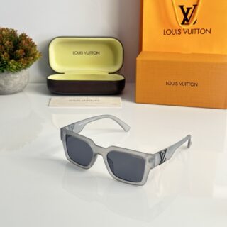 Louis_Vuitton_88082_Grey