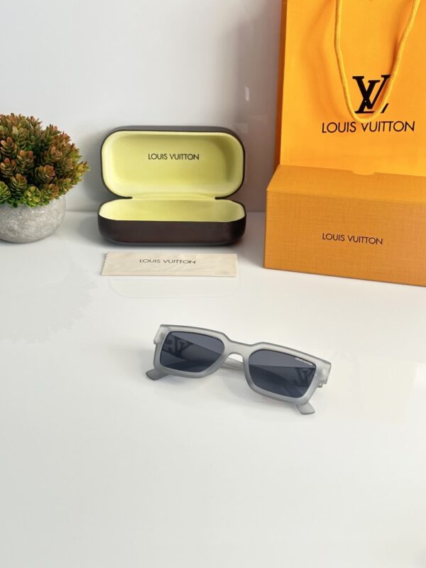 Louis_Vuitton_88082_Grey - Image 2