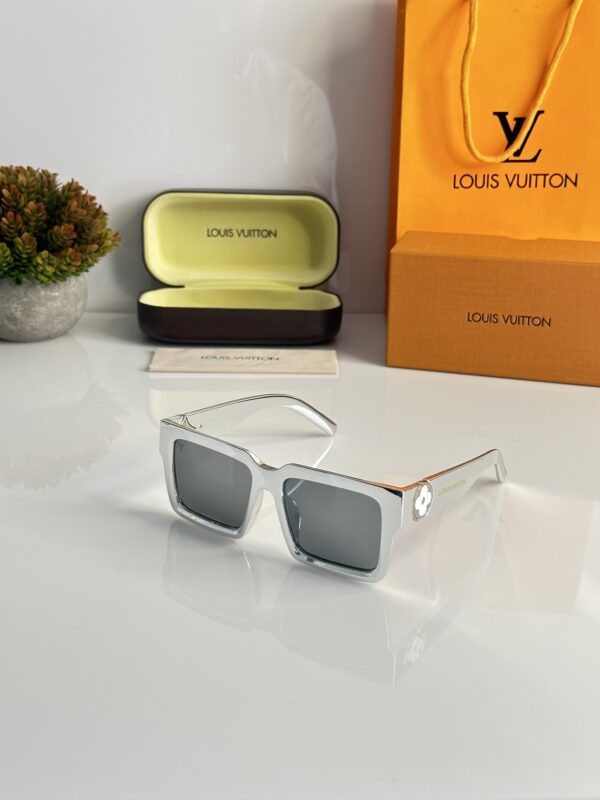 Louis_Vuitton_2196_Silver_Mercury - Image 4