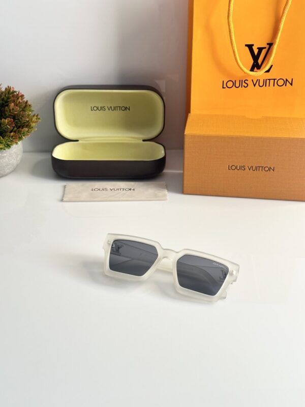 Louis_Vuitton_1505_Ice_Day - Image 2