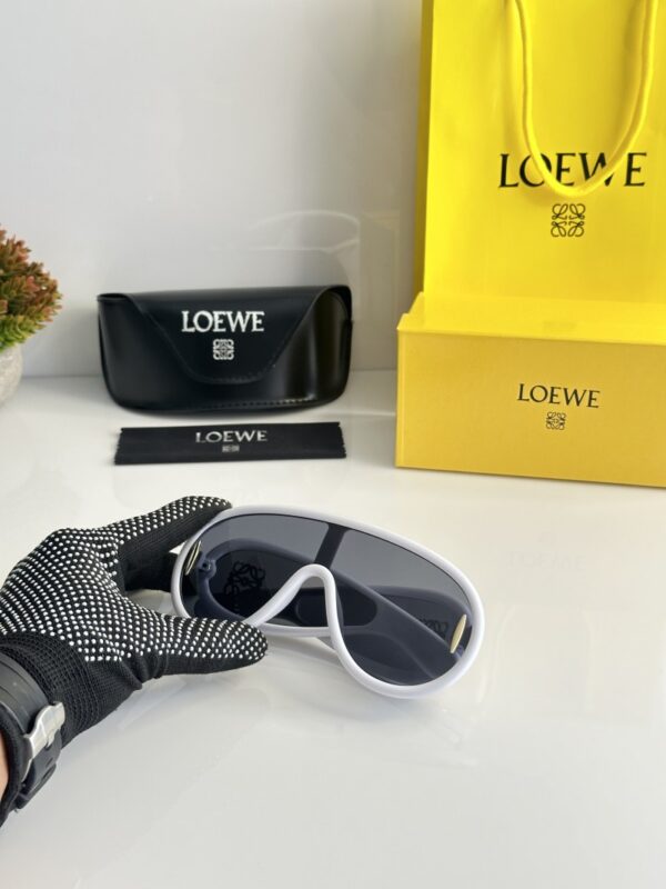 Loewe 23014 White Black - Image 3