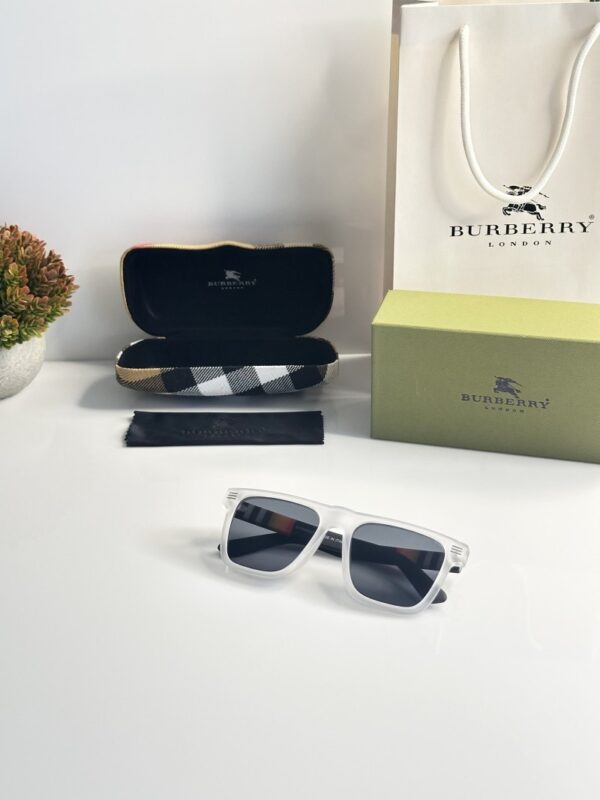 Burberry_4382_Ice_Black