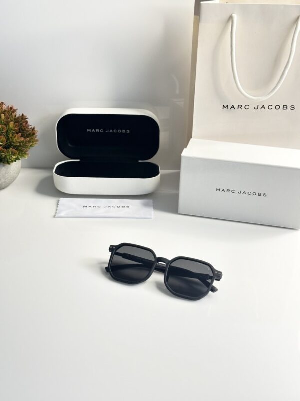 Marc Jacobs 301 Black - Image 4