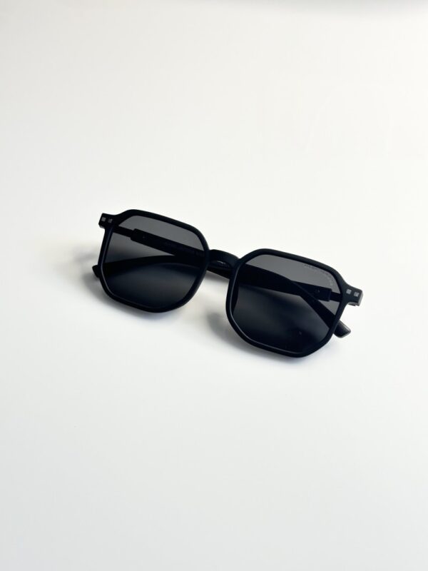 Marc Jacobs 301 Black