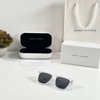 Marc Jacobs 1002 Ice Black