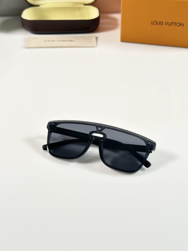 Louis_Vuitton_1822_Grey_Black - Image 3