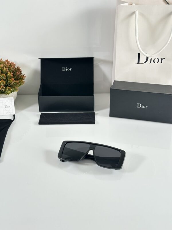 Dior_WMNS_1062_Black - Image 2