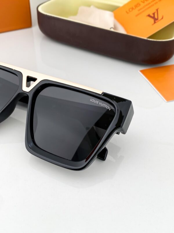 Louis_vuitton_gold black 1502 - Image 2