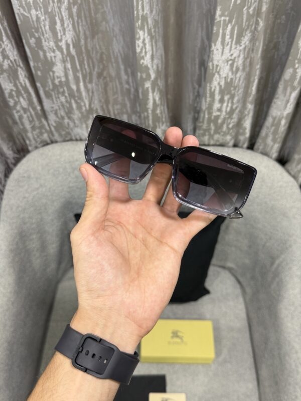 Burberr y Model 1201 Premium sunglass - Image 5