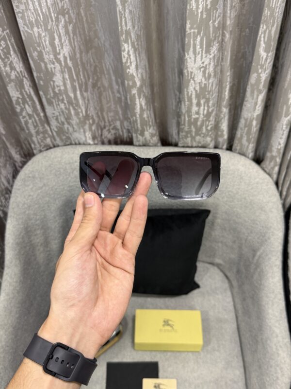 Burberr y Model 1201 Premium sunglass - Image 2