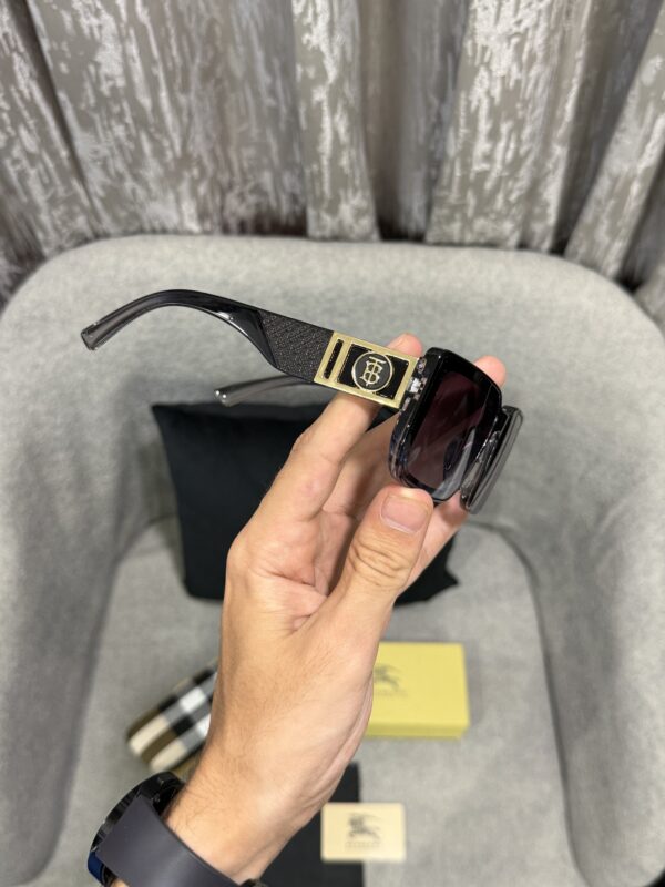 Burberr y Model 1201 Premium sunglass