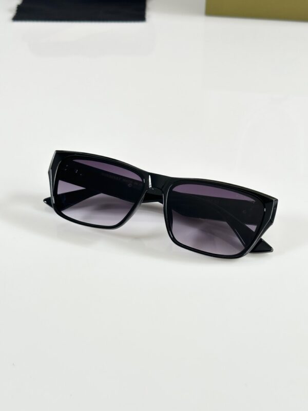Burberry_WMNS_9933_Black_DC