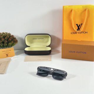 Louis_Vuitton_121_Grey