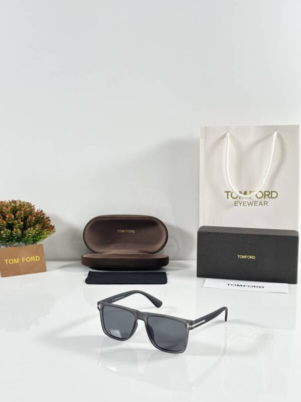 Tomford 0553 Grey Black - Image 4