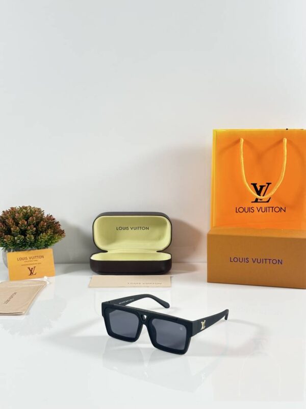 Louis_Vuitton_1984_Black - Image 3