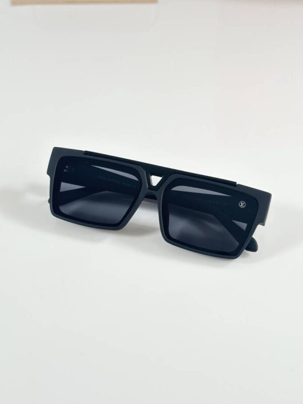 Louis_Vuitton_1984_Black - Image 4