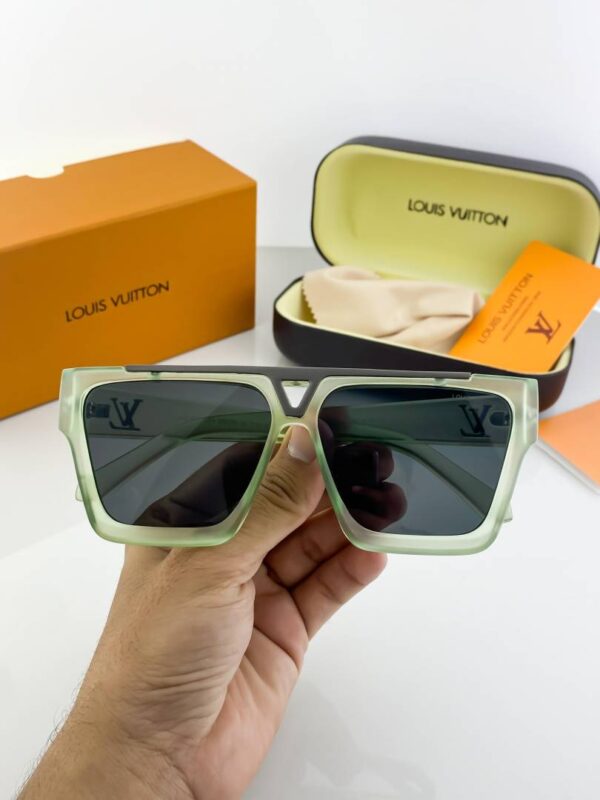 Louis_vuitton_green_1502