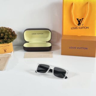 Louis_Vuitton_4577_Ice_Black