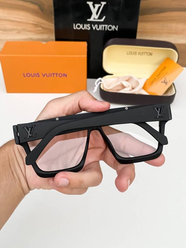 Louis_vuitton_black_frame_1502