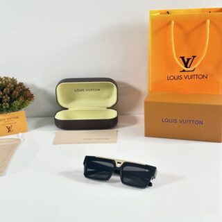 Louis_Vuitton_1984_Gold_Black