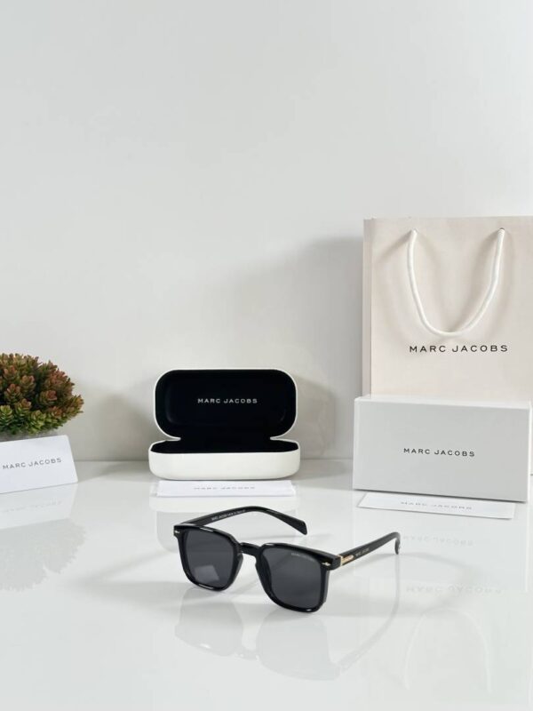 Marc Jacobs 1124 Black - Image 3