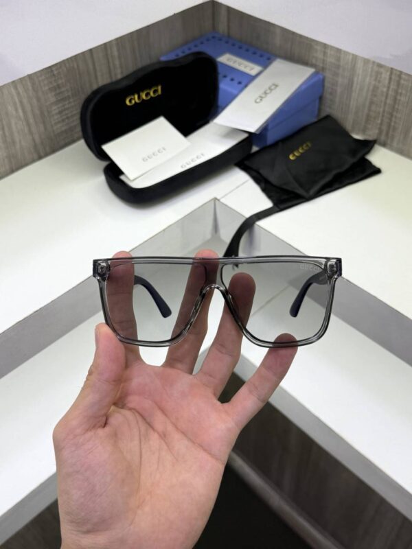 Gucc i GG0106 Sunglass