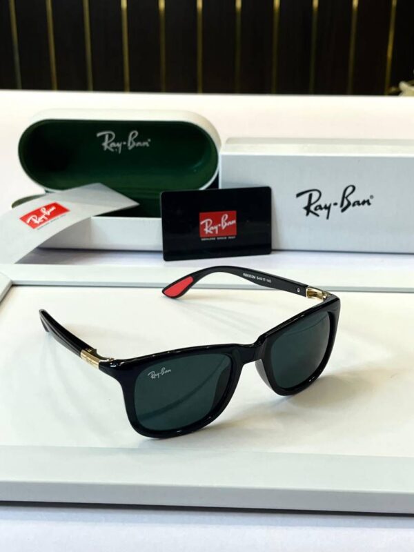 _Rayban_8352_
